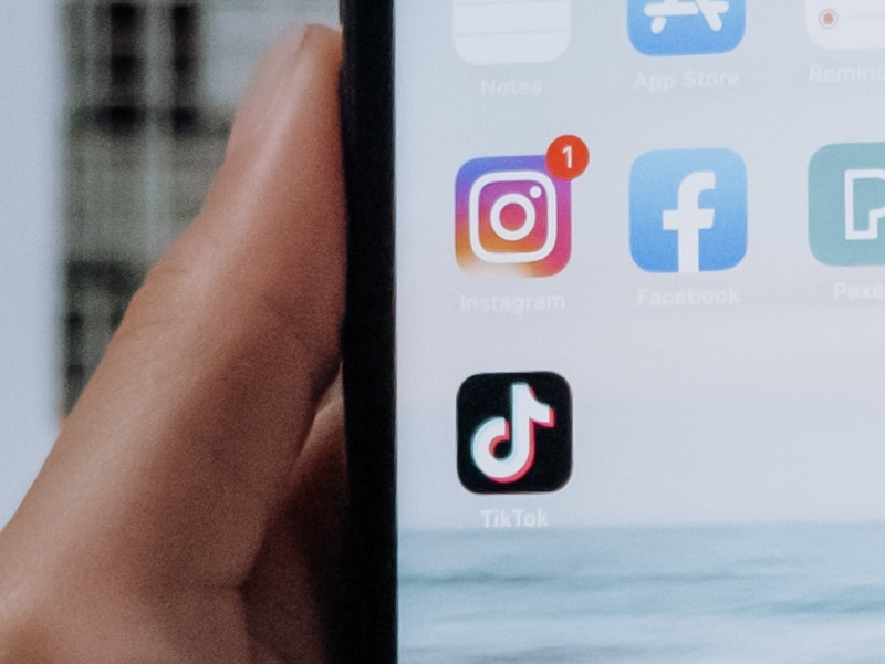 Cara hemat data seluler saat scrolling Instagram & TikTok