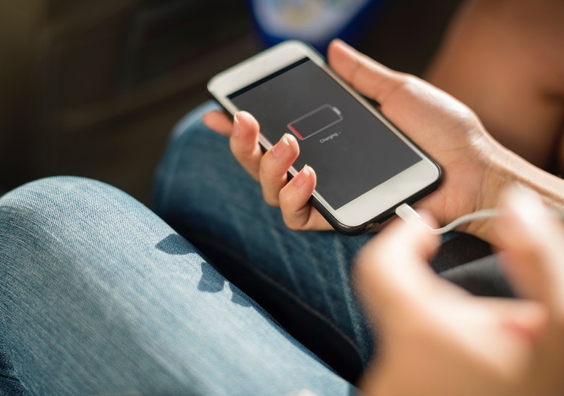 Apple peringatkan untuk hindari charger tidak resmi