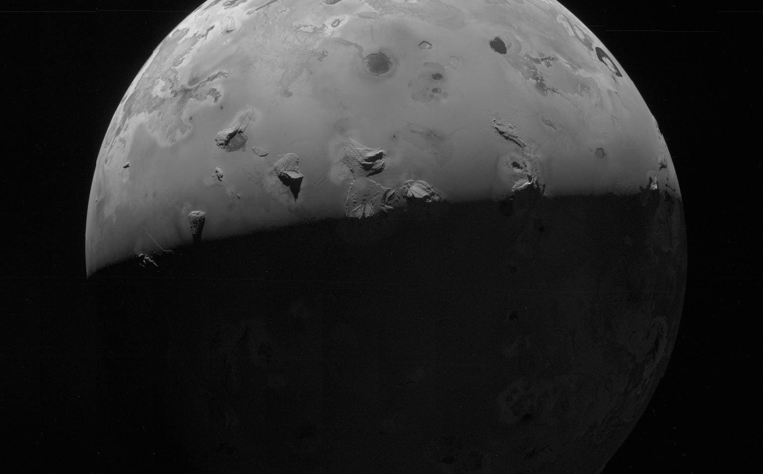 NASA tangkap gambar gunung berapi di Jupiter
