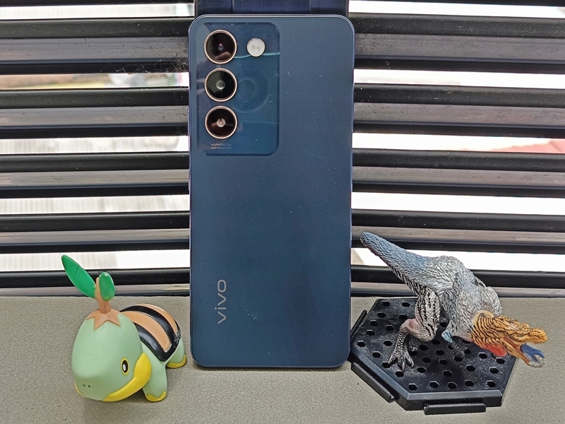 Review vivo Y100 5G: desain elegan, kamera cemerlang