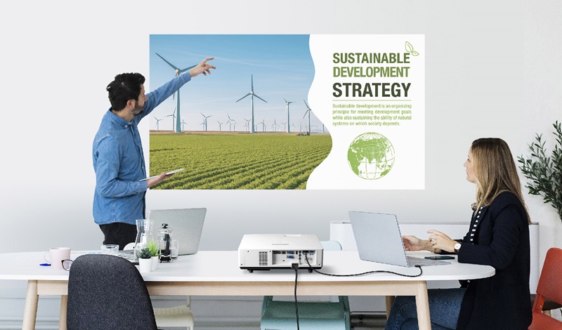 Panasonic luncurkan 3 proyektor ke Indonesia