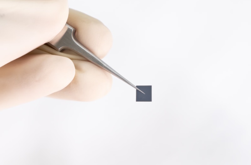 Baterai solid-state tipe baru bisa bikin ponsel dan wearable nyala jauh lebih lama