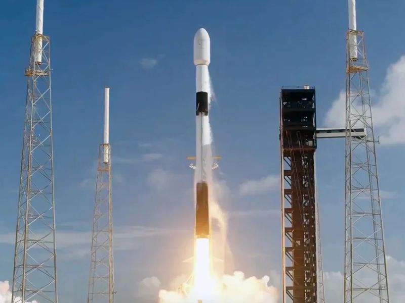 SpaceX luncurkan satelit TV Eropa Astra 1P