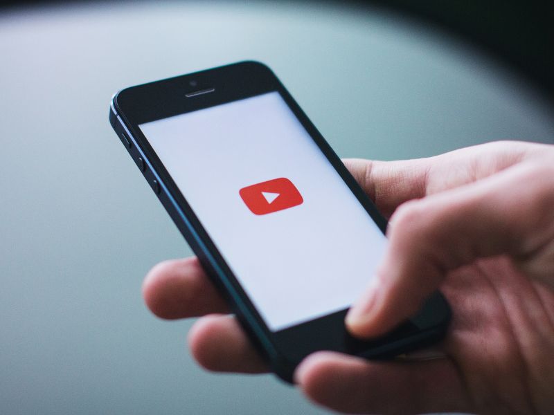 YouTube berunding dengan label musik untuk musik buatan AI