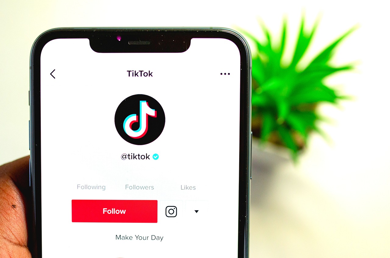 TikTok hadirkan group chat hingga 32 orang, ini caranya