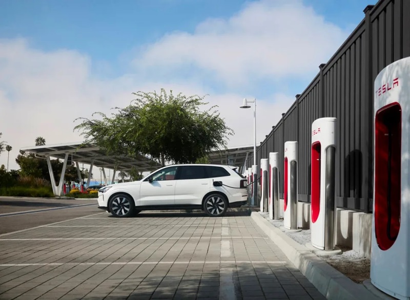 Mobil listrik Volvo sudah bisa isi baterai di jaringan Supercharger Tesla