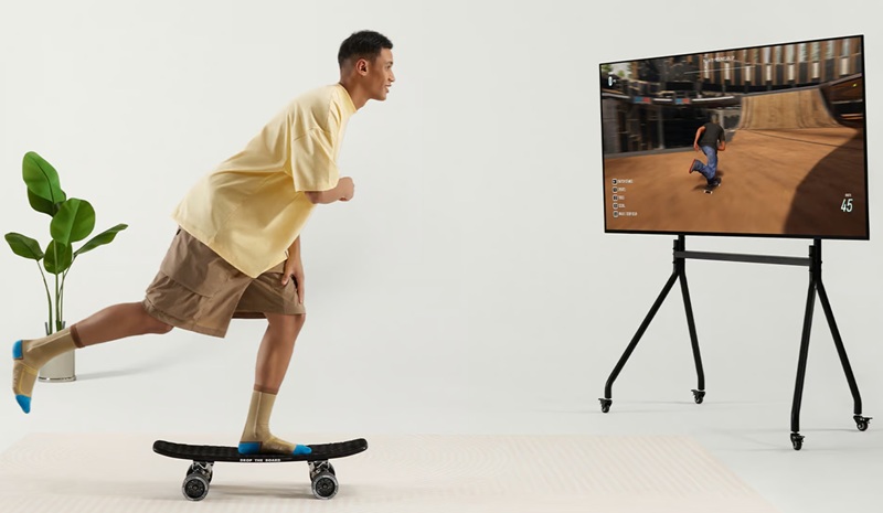 Papan ini mungkinkan gamer bermain snowboard dan skateboard