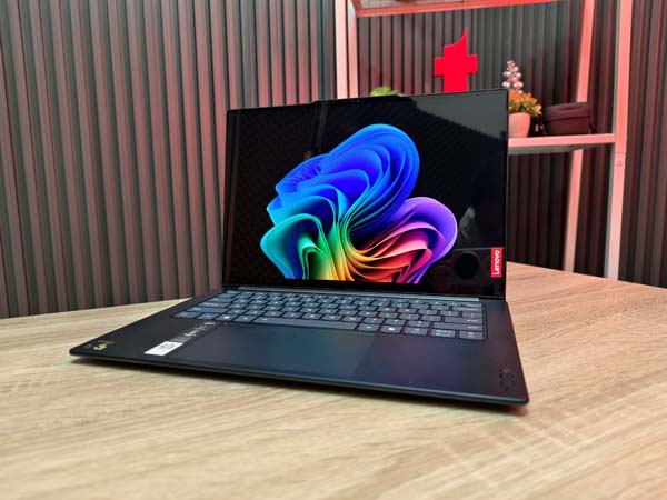 Lenovo Yoga Slim 7x: Laptop tipis mewah, AI kencang, baterai tahan 20 jam