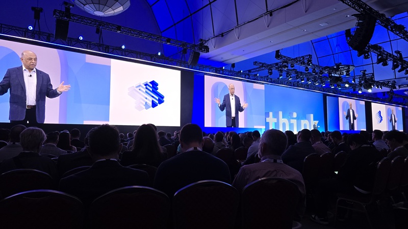 IBM pacu revolusi AI generatif enterprise dengan solusi hybrid