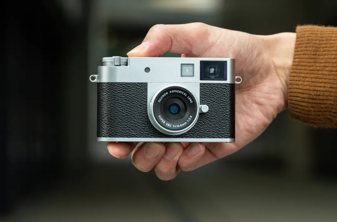 Fujifilm X-Half: Kamera hybrid analog-digital dengan lensa fixed
