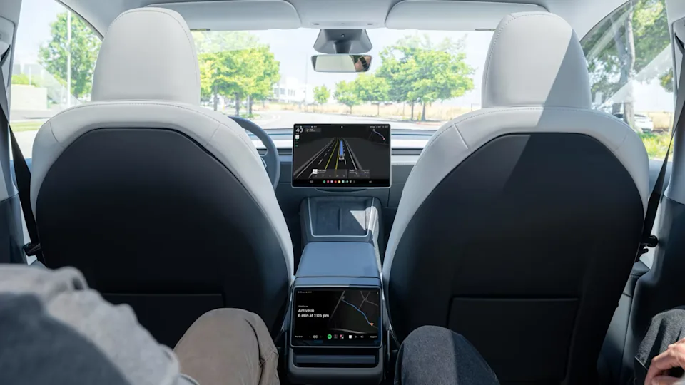 Tesla robotaxi hadapi kendala di peluncuran perdana