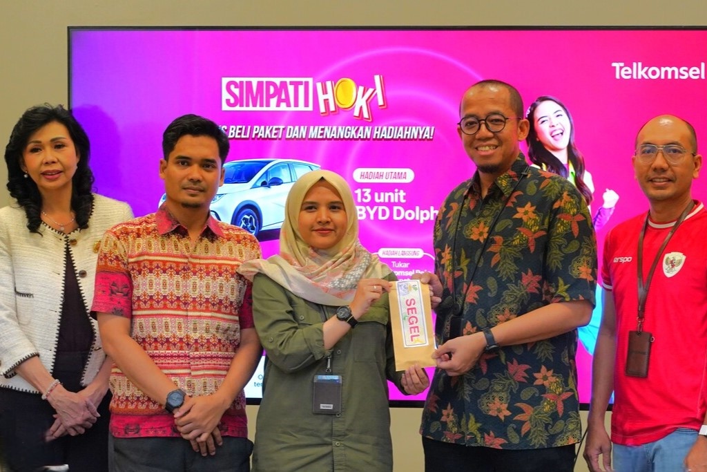 Telkomsel Umumkan 13 Pemenang Mobil Listrik BYD Dolphin Grand Prize SIMPATI HOKI pada Momen Hari Pelanggan Nasional
