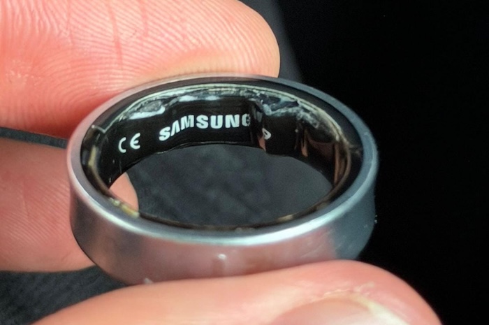 YouTuber Ini Alami Insiden Unik, Baterai Galaxy Ring Membengkak hingga Terjebak di Jari