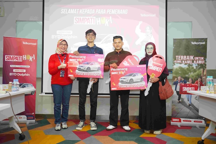 Telkomsel Serahkan 13 Mobil Listrik BYD Dolphin untuk Pemenang SIMPATI HOKI, Partisipasi Capai 80 Juta Pelanggan