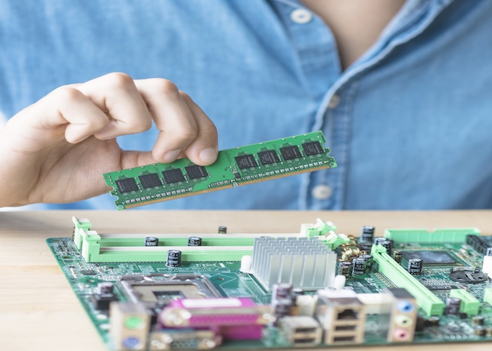 Masifnya Pembangunan Data Center AI Bikin Ketersediaan RAM Menipis, Produsen Komponen Dilaporkan Lakukan Panic Buying