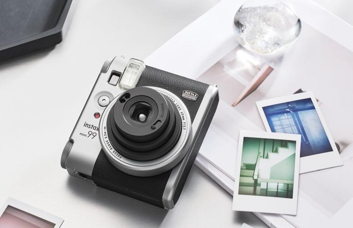 instax mini 99 Kini Punya Warna Matte Silver, Tawarkan Pengalaman Fotografi Analog yang Lebih Personal