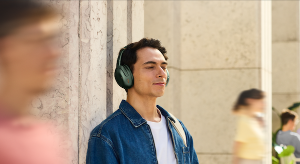 JBL Tour ONE M3 dan Tour PRO 3 Dapat Upgrade Audio serta Antarmuka