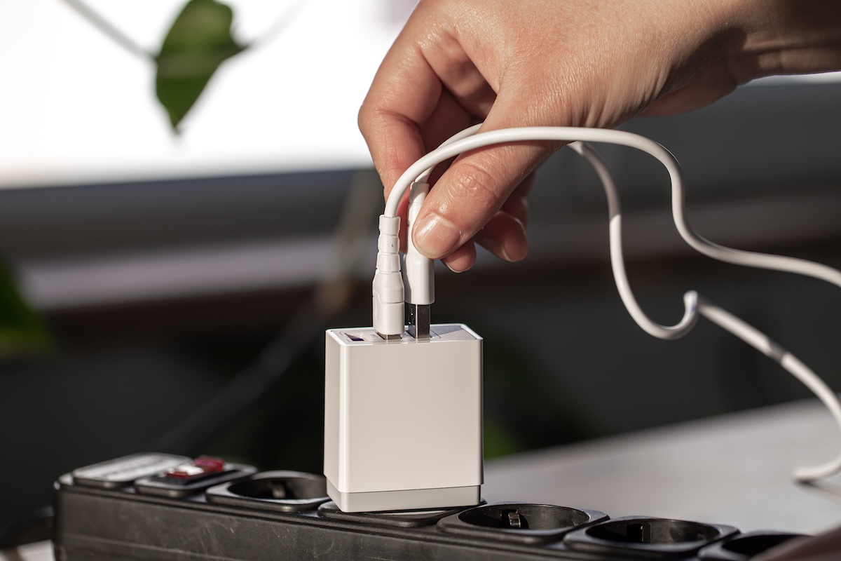 Pakai Charger 100W tapi Baterai Tetap Lama Terisi? Ini Penyebabnya