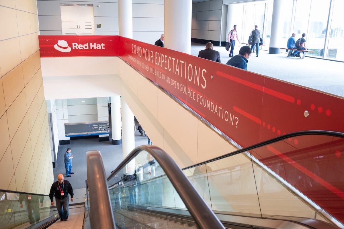 IBM dan Red Hat Luncurkan Lightwell, AI Bisa Tambal Celah Open Source Tanpa Upgrade Besar